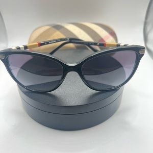 LOW START BURBERRY Nova Check Black Women's Sunglasses BE4216F 30018G Brand New